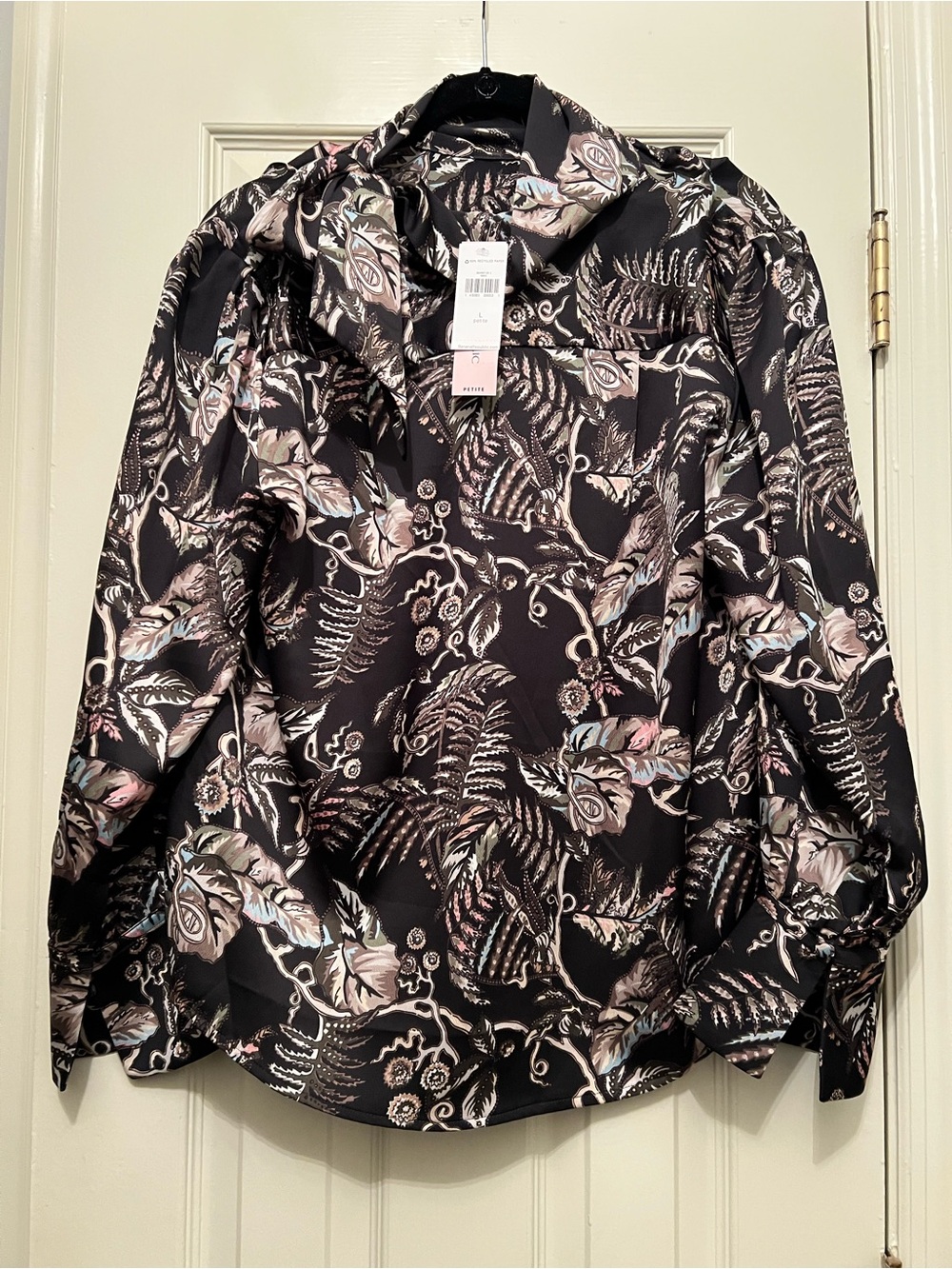 Banana Republic Black Floral-Print Button-Down Shirt -Petite Large
